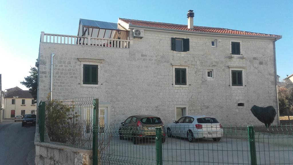 Anatony Apartment Kastela Exterior photo